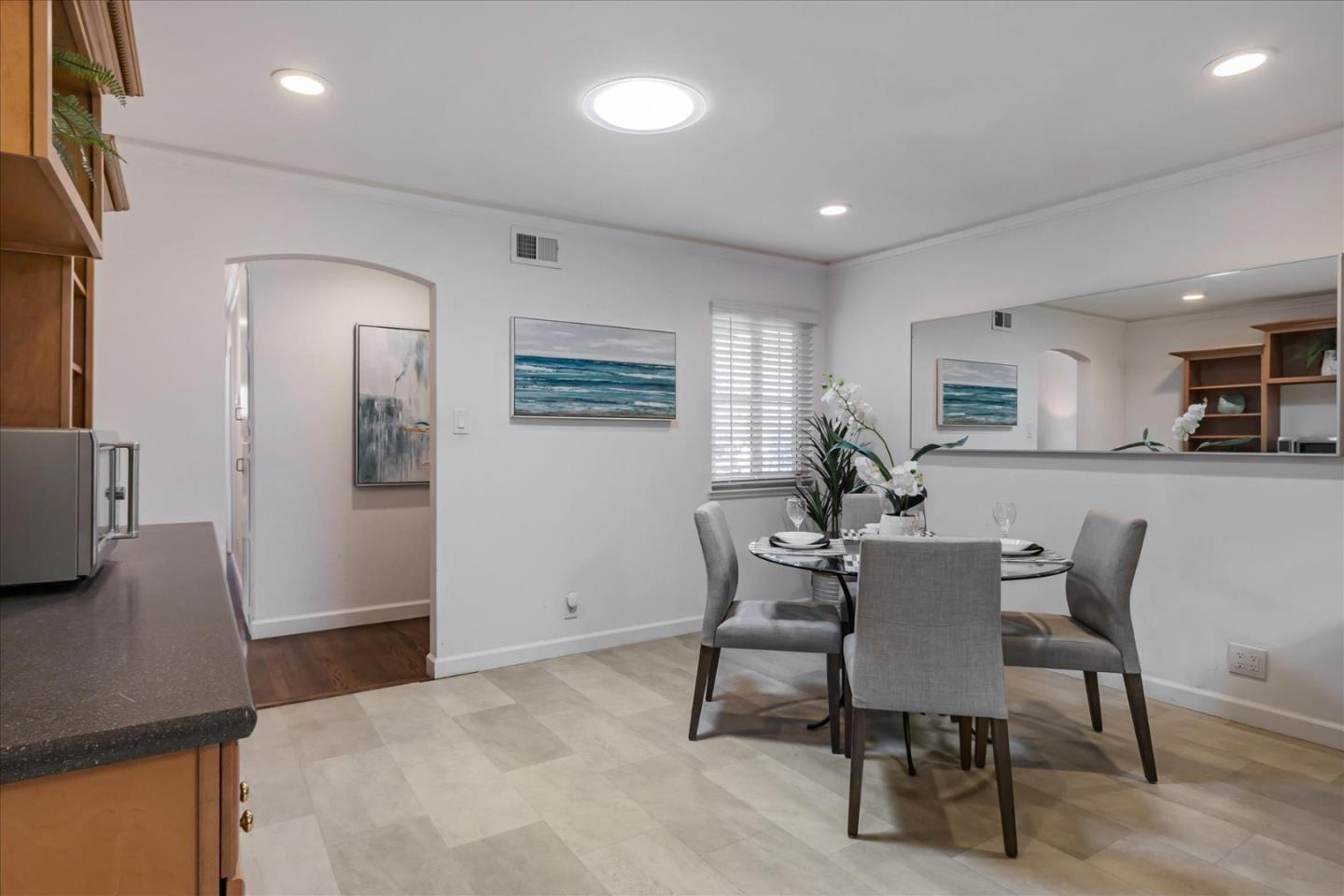 Detail Gallery Image 9 of 34 For 751 San Pablo Dr, Mountain View,  CA 94043 - 4 Beds | 2 Baths