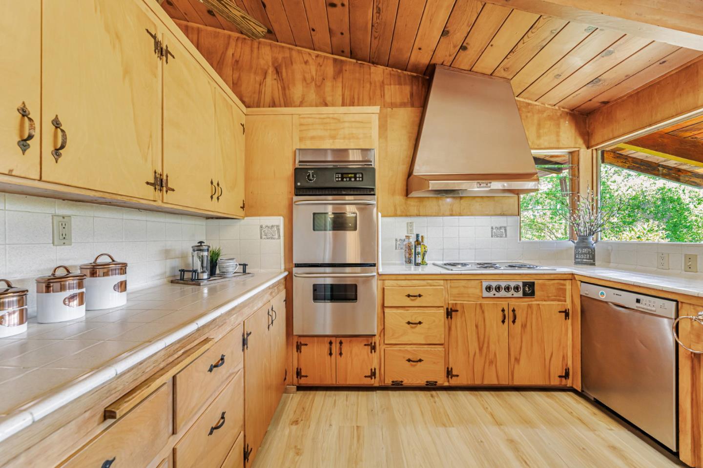 Detail Gallery Image 14 of 57 For 18950 Graystone Ln, San Jose,  CA 95120 - 3 Beds | 2/1 Baths