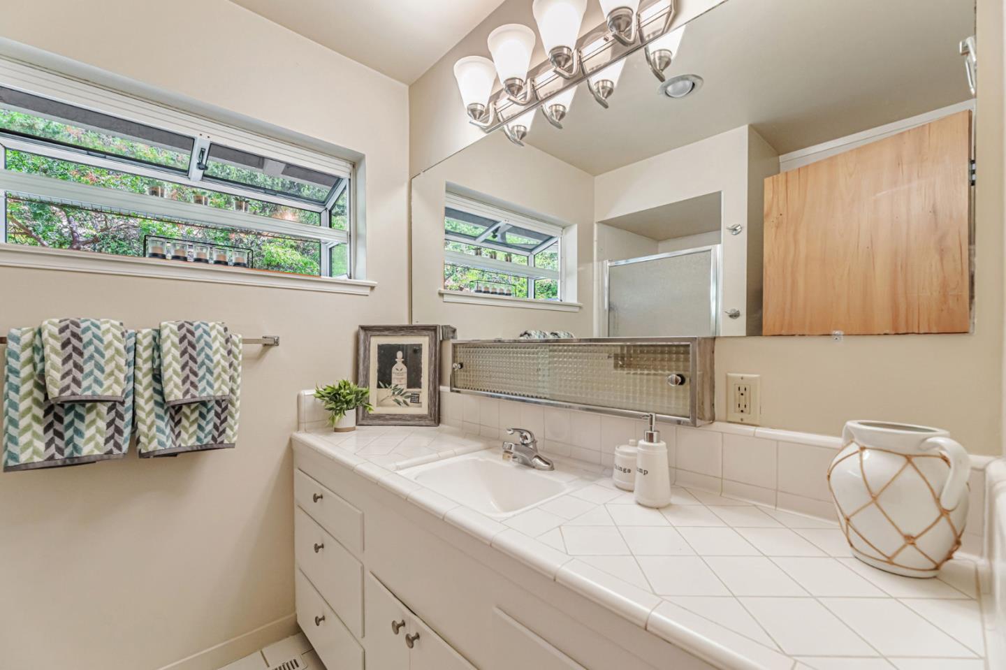 Detail Gallery Image 19 of 57 For 18950 Graystone Ln, San Jose,  CA 95120 - 3 Beds | 2/1 Baths