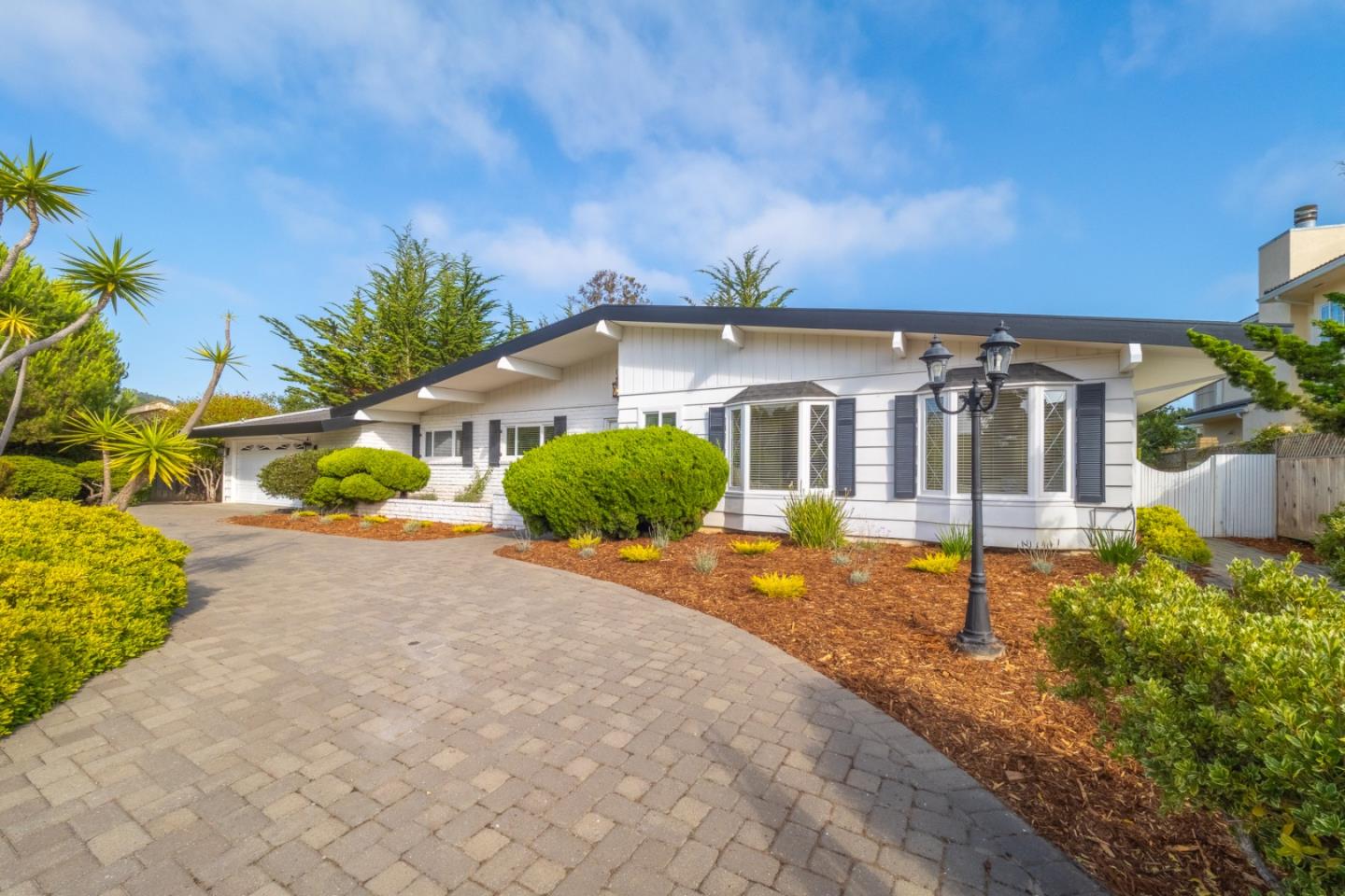 Detail Gallery Image 3 of 28 For 25601 Carmel Knolls Dr, Carmel,  CA 93923 - 2 Beds | 2 Baths