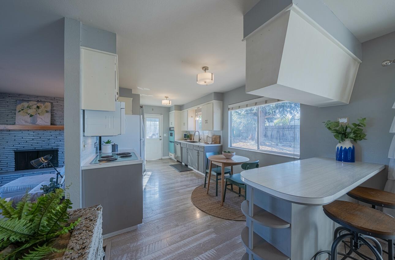 Detail Gallery Image 17 of 41 For 1361 Westward Dr, Hollister,  CA 95023 - 3 Beds | 2 Baths