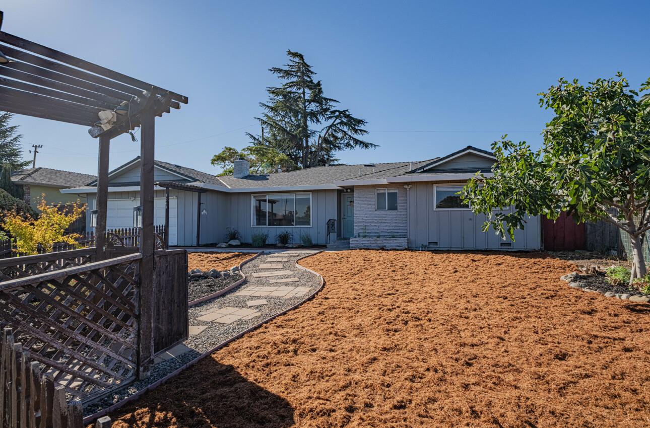 Detail Gallery Image 3 of 41 For 1361 Westward Dr, Hollister,  CA 95023 - 3 Beds | 2 Baths