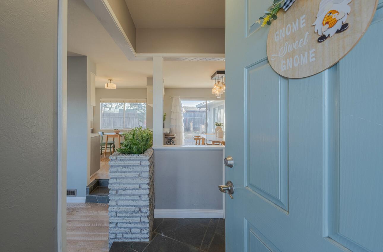 Detail Gallery Image 6 of 41 For 1361 Westward Dr, Hollister,  CA 95023 - 3 Beds | 2 Baths