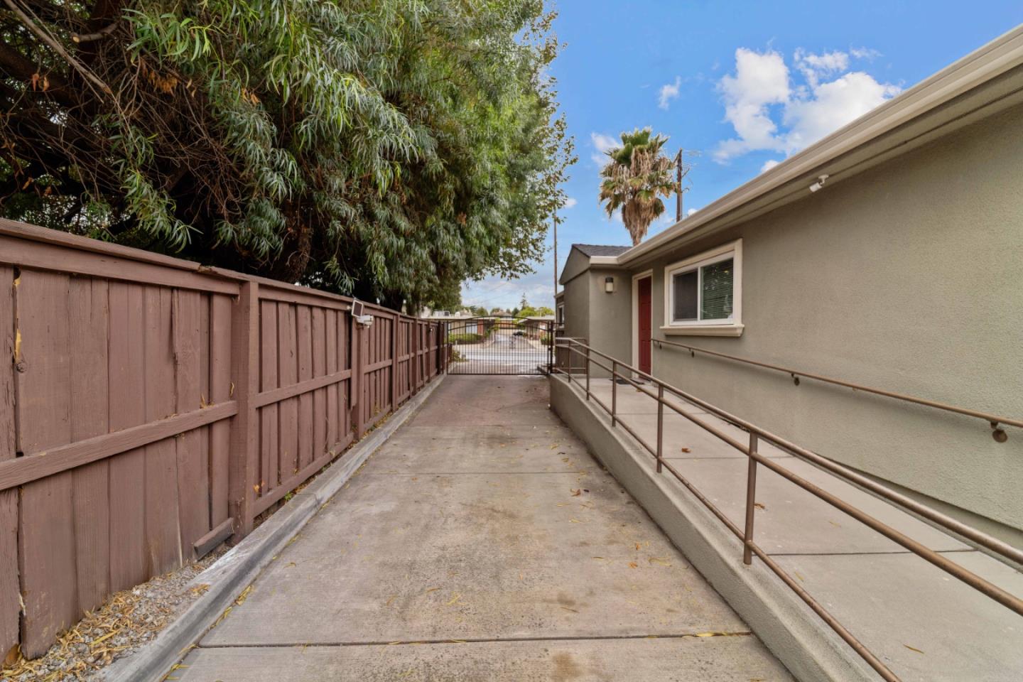 Detail Gallery Image 18 of 21 For 250 Meridian Ave, San Jose,  CA 95126 - 4 Beds | 1/1 Baths