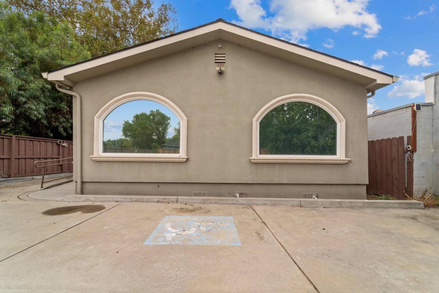 Detail Gallery Image 19 of 21 For 250 Meridian Ave, San Jose,  CA 95126 - 4 Beds | 1/1 Baths