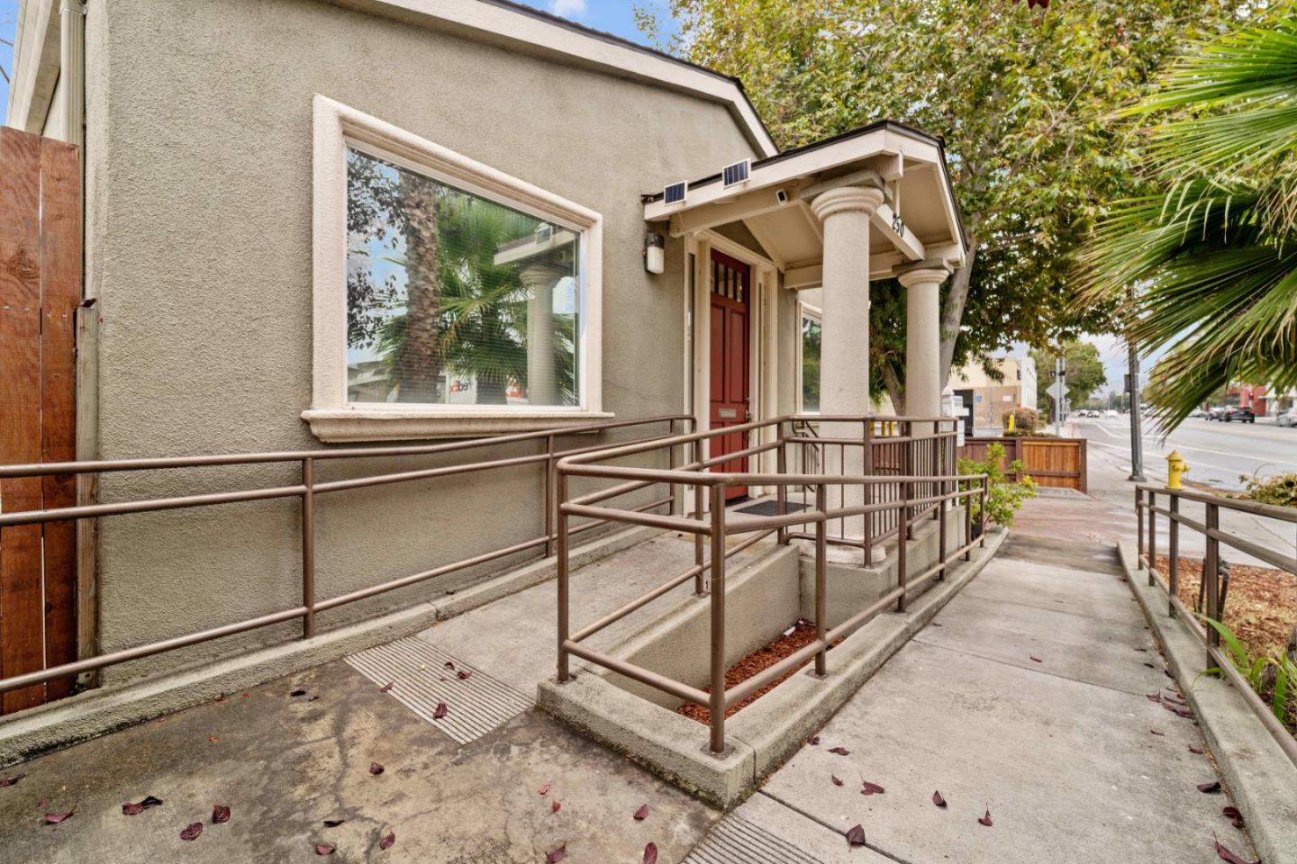 Detail Gallery Image 3 of 21 For 250 Meridian Ave, San Jose,  CA 95126 - 4 Beds | 1/1 Baths