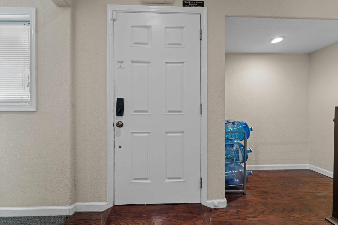 Detail Gallery Image 5 of 21 For 250 Meridian Ave, San Jose,  CA 95126 - 4 Beds | 1/1 Baths