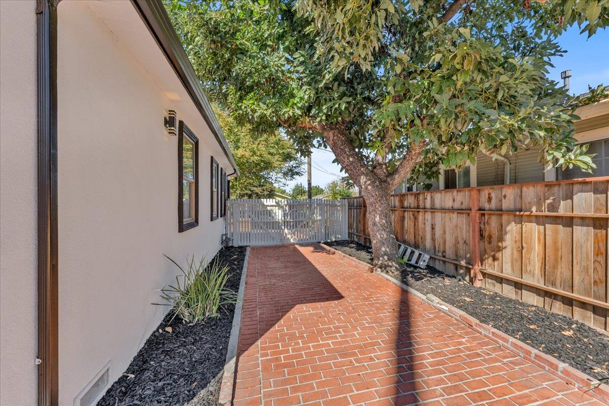 Detail Gallery Image 14 of 16 For 118 Cottage Grove Ave, San Jose,  CA 95110 - 2 Beds | 1 Baths