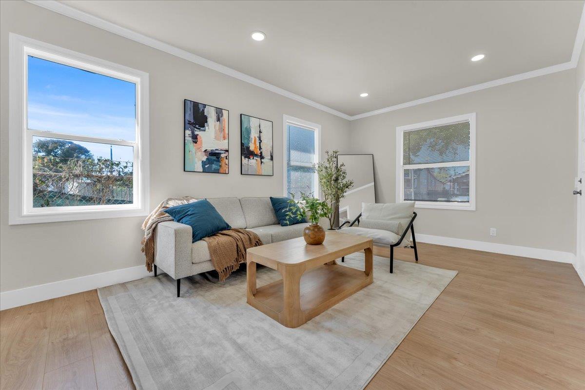 Detail Gallery Image 3 of 16 For 118 Cottage Grove Ave, San Jose,  CA 95110 - 2 Beds | 1 Baths