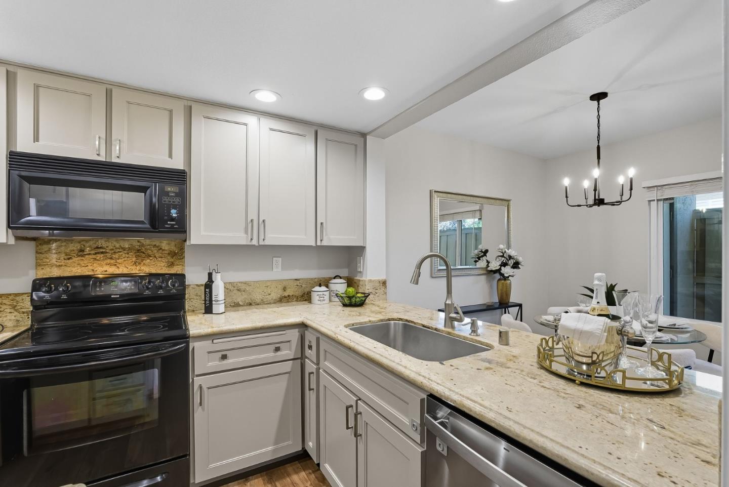 Detail Gallery Image 13 of 54 For 1831 Ashmeade Ct, San Jose,  CA 95125 - 2 Beds | 2 Baths