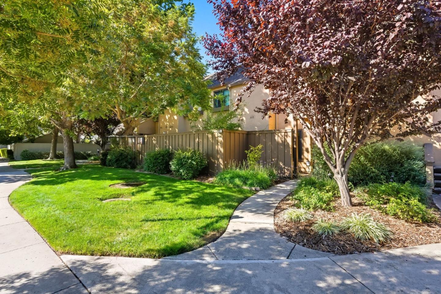 Detail Gallery Image 2 of 54 For 1831 Ashmeade Ct, San Jose,  CA 95125 - 2 Beds | 2 Baths