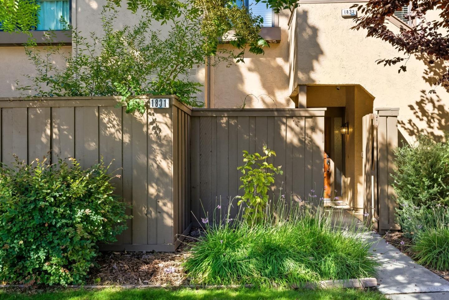 Detail Gallery Image 4 of 54 For 1831 Ashmeade Ct, San Jose,  CA 95125 - 2 Beds | 2 Baths