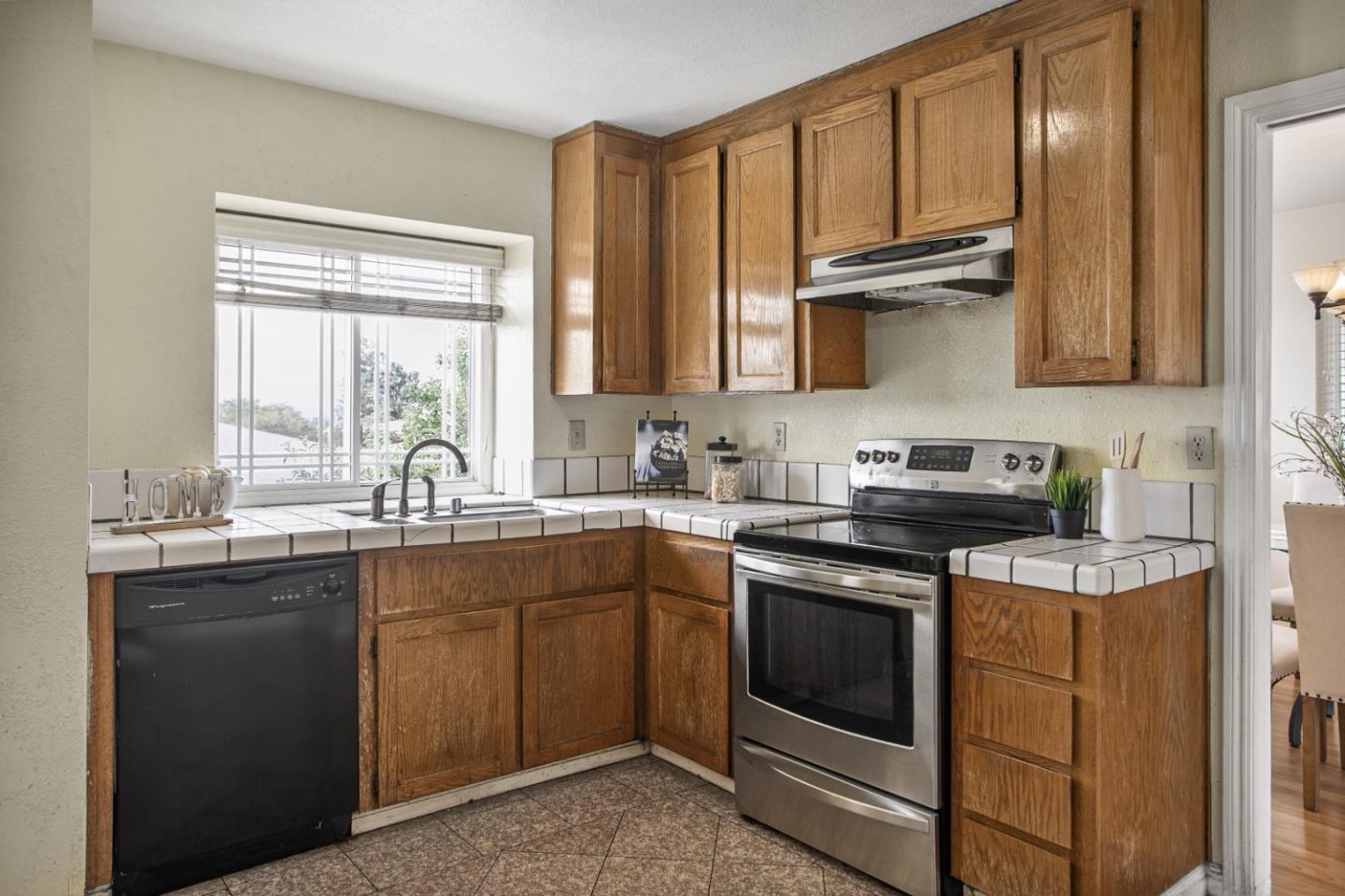 Detail Gallery Image 20 of 60 For 3123 Oakgate Way, San Jose,  CA 95148 - 4 Beds | 3 Baths