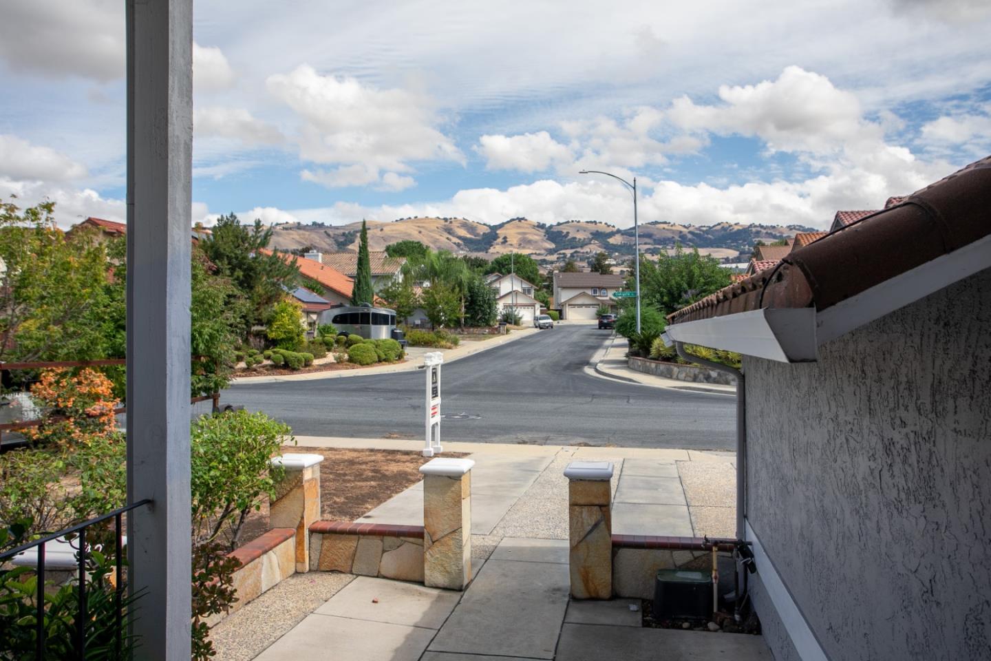 Detail Gallery Image 4 of 60 For 3123 Oakgate Way, San Jose,  CA 95148 - 4 Beds | 3 Baths