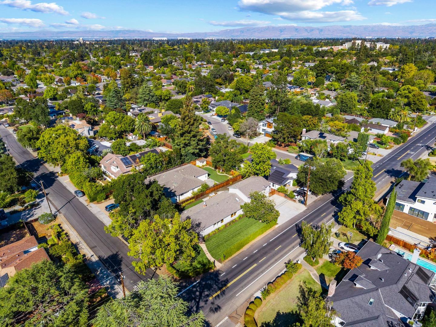 Detail Gallery Image 30 of 33 For 781 Covington Rd, Los Altos,  CA 94024 - 5 Beds | 3 Baths