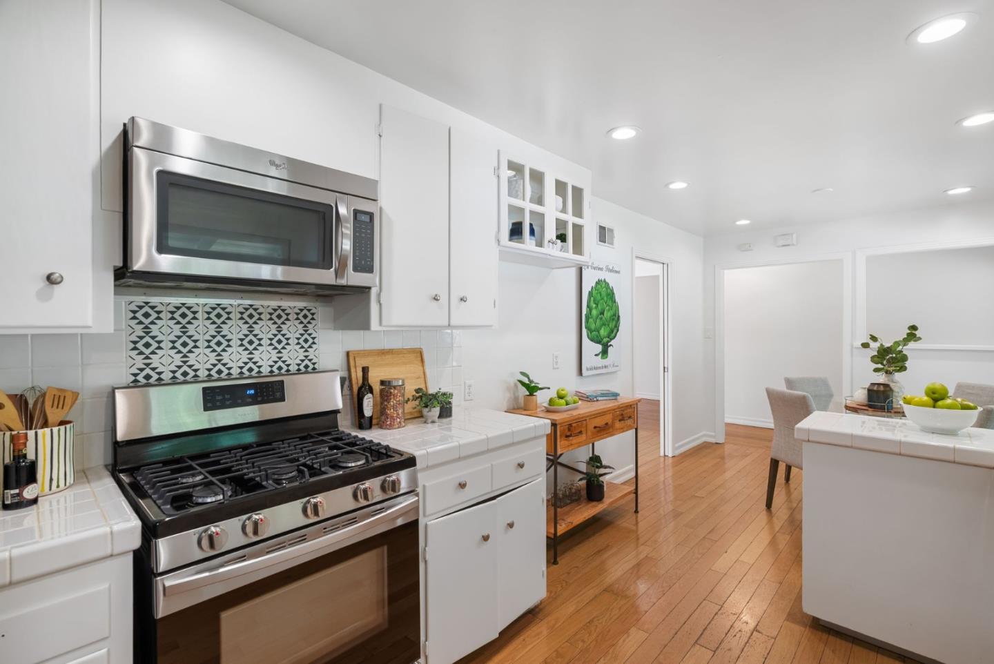 Detail Gallery Image 10 of 29 For 1260 Grant Rd, Los Altos,  CA 94024 - 3 Beds | 2 Baths