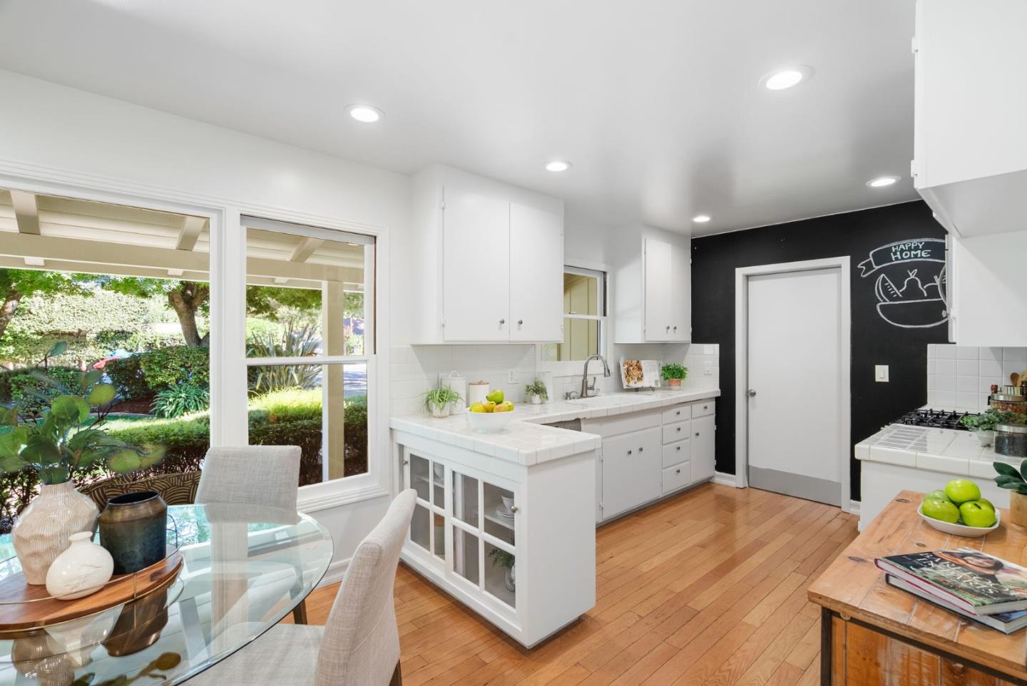 Detail Gallery Image 11 of 29 For 1260 Grant Rd, Los Altos,  CA 94024 - 3 Beds | 2 Baths