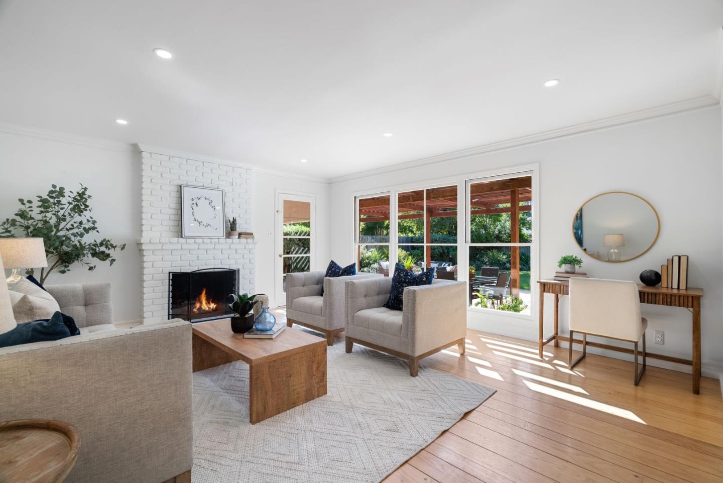 Detail Gallery Image 2 of 29 For 1260 Grant Rd, Los Altos,  CA 94024 - 3 Beds | 2 Baths