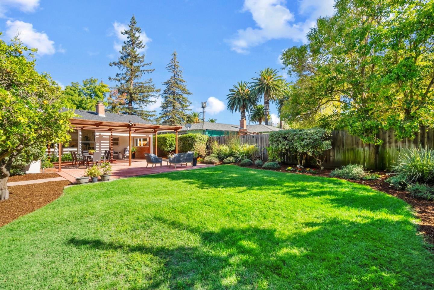 Detail Gallery Image 3 of 29 For 1260 Grant Rd, Los Altos,  CA 94024 - 3 Beds | 2 Baths