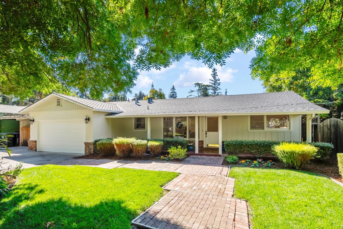 Detail Gallery Image 4 of 29 For 1260 Grant Rd, Los Altos,  CA 94024 - 3 Beds | 2 Baths