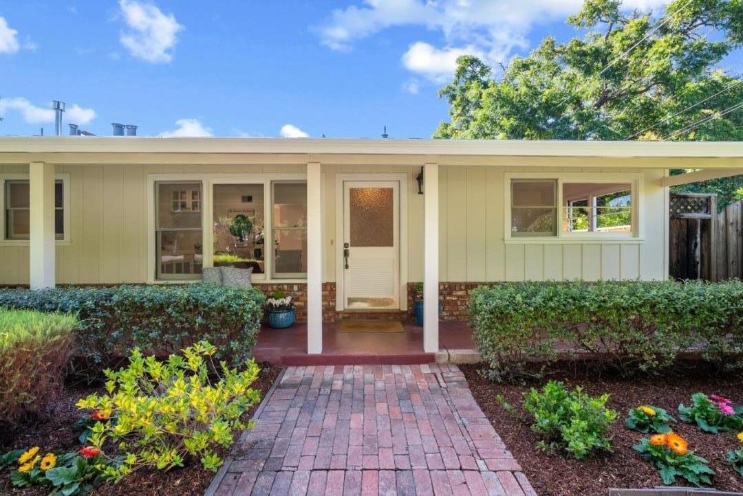 Detail Gallery Image 6 of 29 For 1260 Grant Rd, Los Altos,  CA 94024 - 3 Beds | 2 Baths