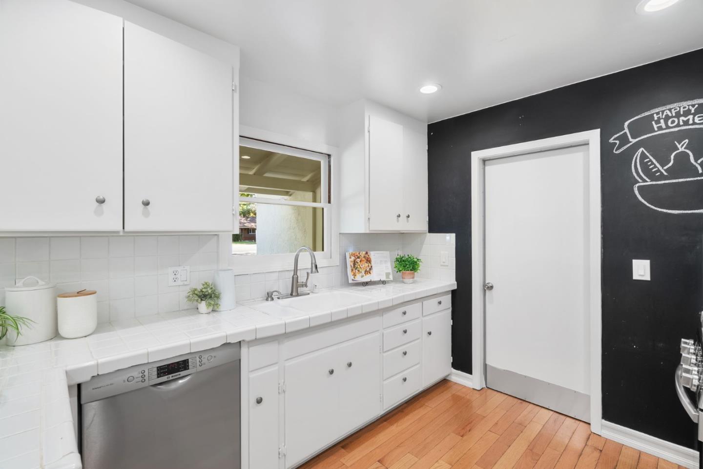 Detail Gallery Image 7 of 29 For 1260 Grant Rd, Los Altos,  CA 94024 - 3 Beds | 2 Baths