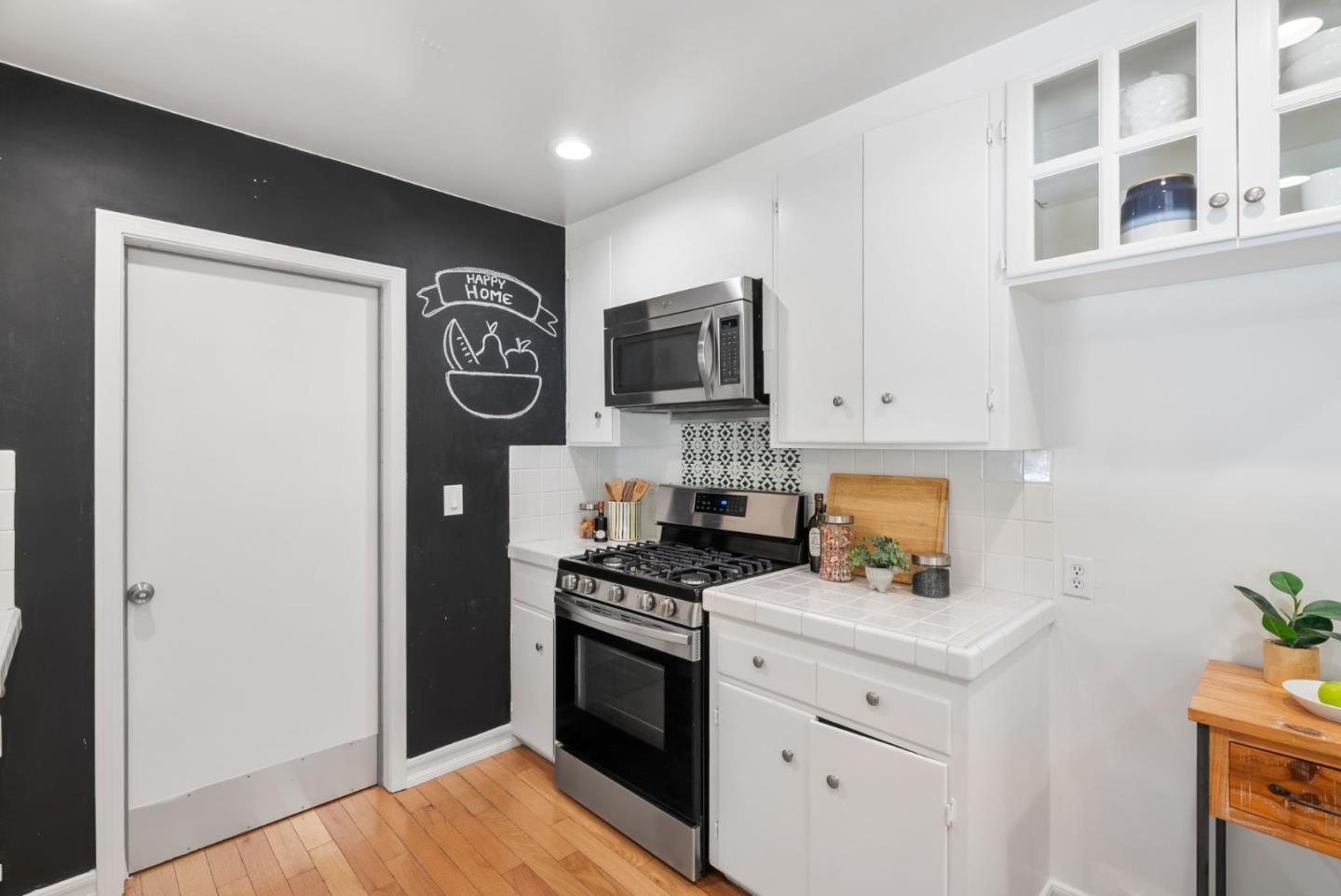 Detail Gallery Image 9 of 29 For 1260 Grant Rd, Los Altos,  CA 94024 - 3 Beds | 2 Baths