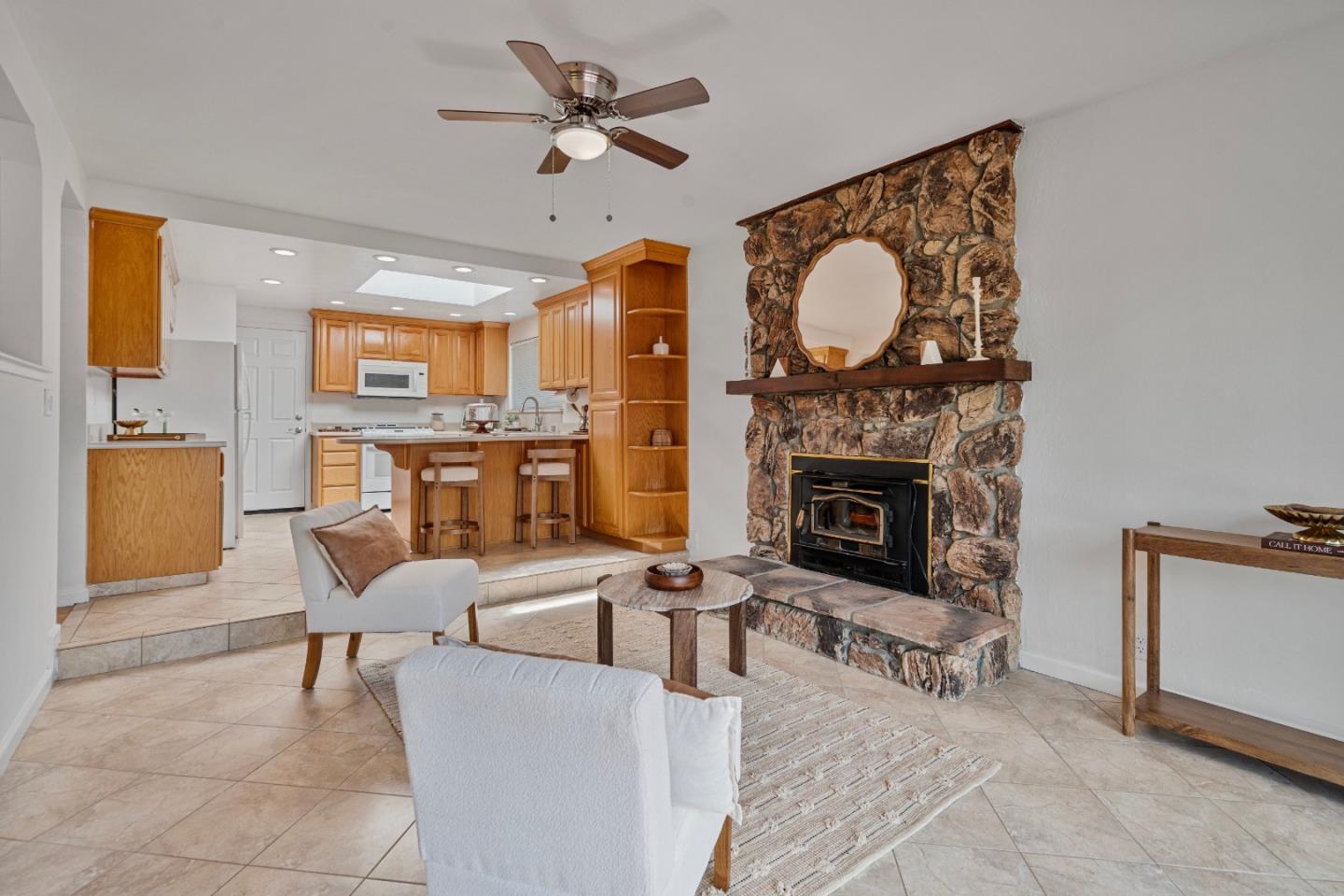 Detail Gallery Image 12 of 39 For 471 Marks Dr, Hollister,  CA 95023 - 3 Beds | 2 Baths