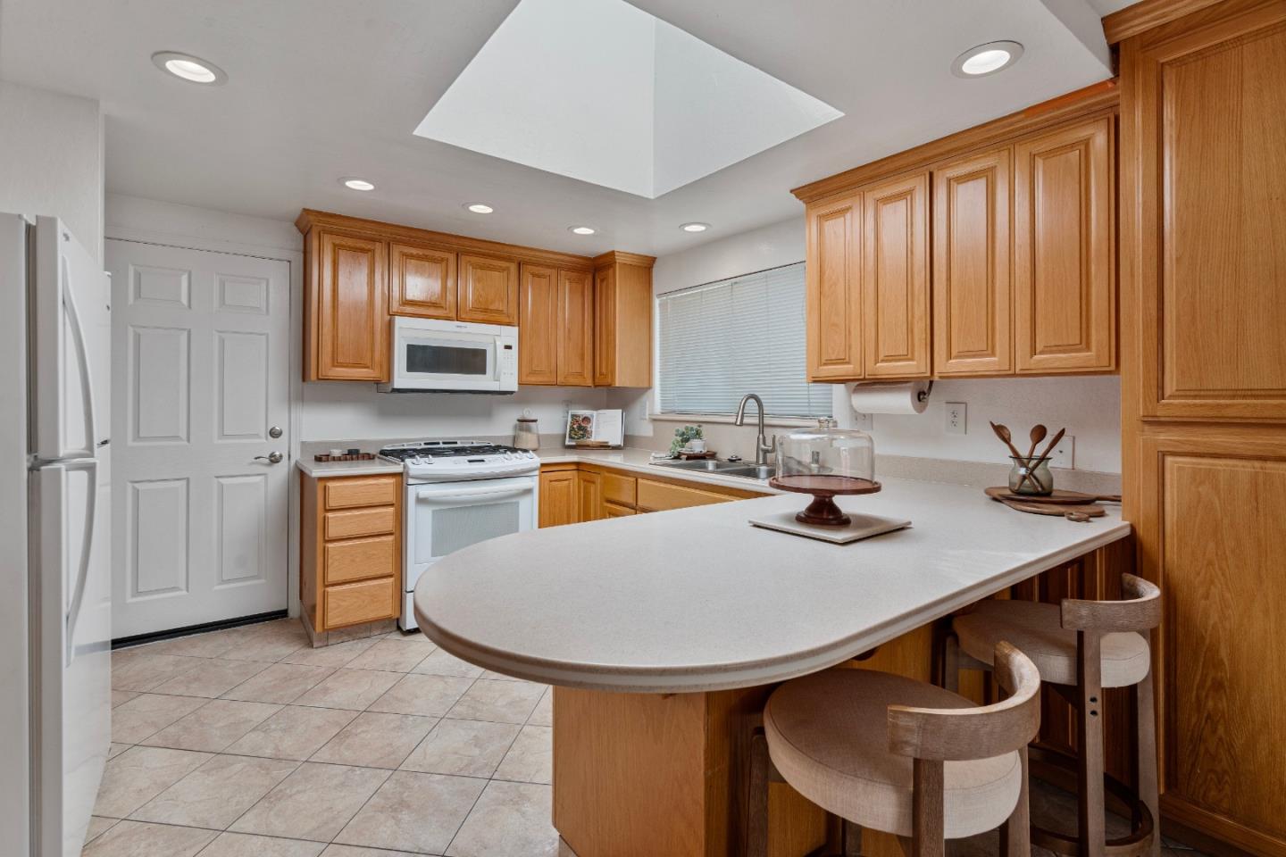 Detail Gallery Image 13 of 39 For 471 Marks Dr, Hollister,  CA 95023 - 3 Beds | 2 Baths