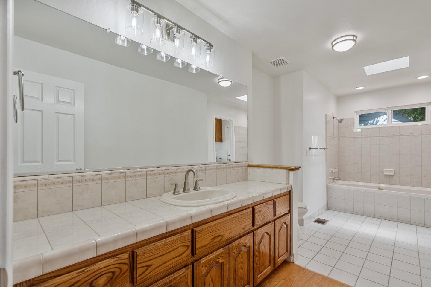 Detail Gallery Image 18 of 39 For 471 Marks Dr, Hollister,  CA 95023 - 3 Beds | 2 Baths