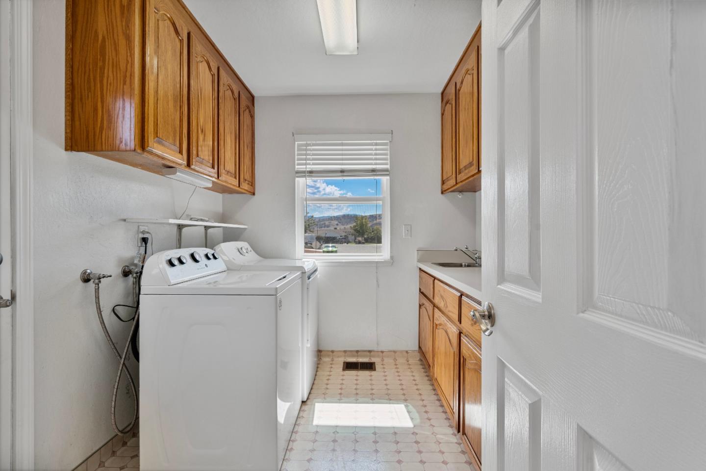 Detail Gallery Image 20 of 39 For 471 Marks Dr, Hollister,  CA 95023 - 3 Beds | 2 Baths