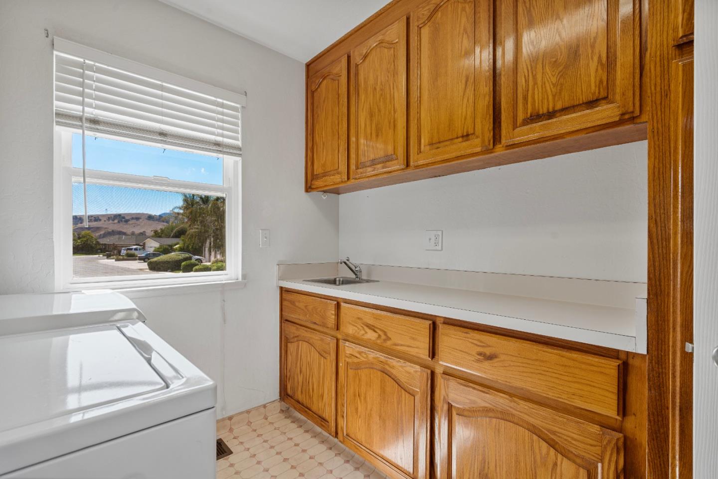 Detail Gallery Image 21 of 39 For 471 Marks Dr, Hollister,  CA 95023 - 3 Beds | 2 Baths