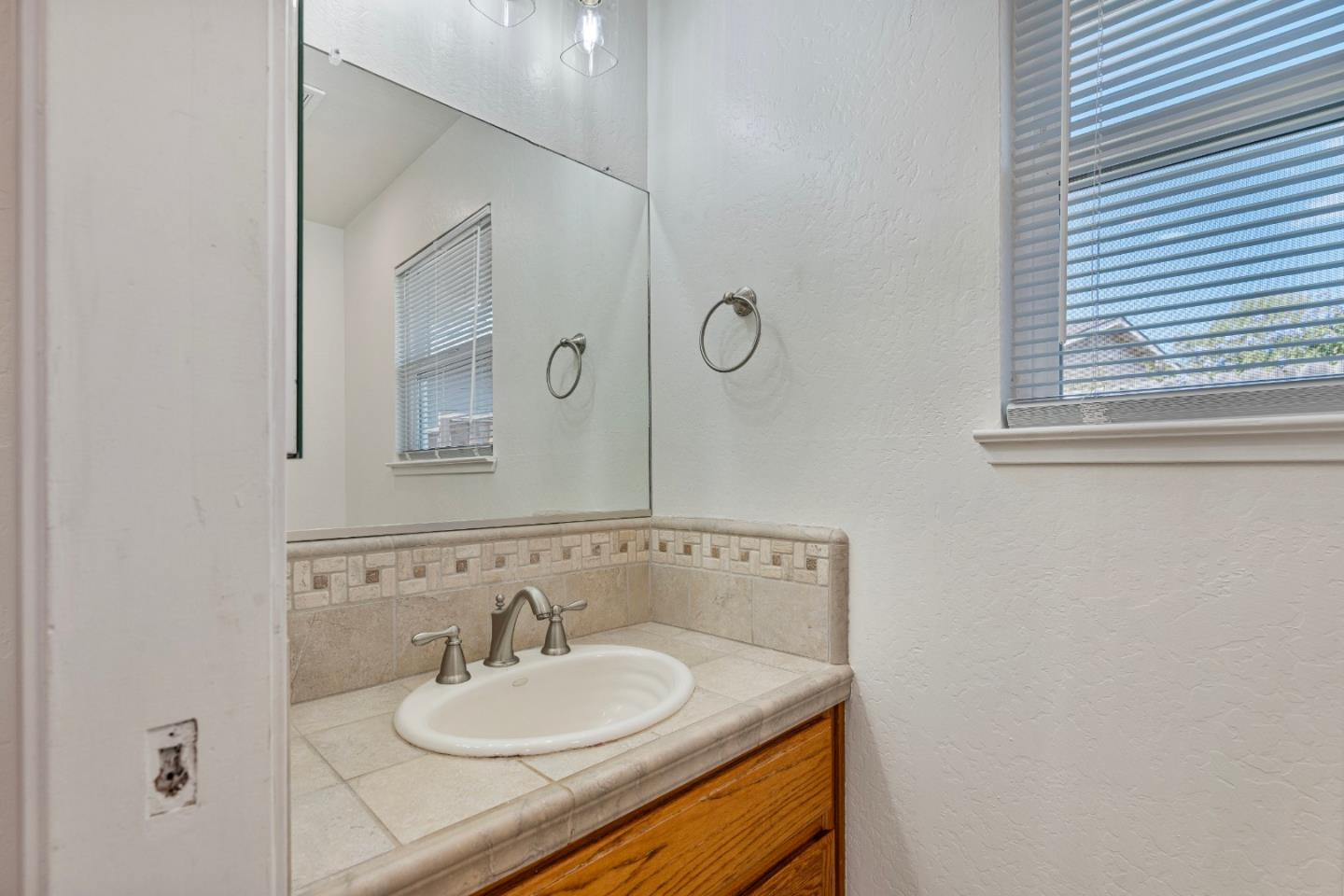 Detail Gallery Image 29 of 39 For 471 Marks Dr, Hollister,  CA 95023 - 3 Beds | 2 Baths