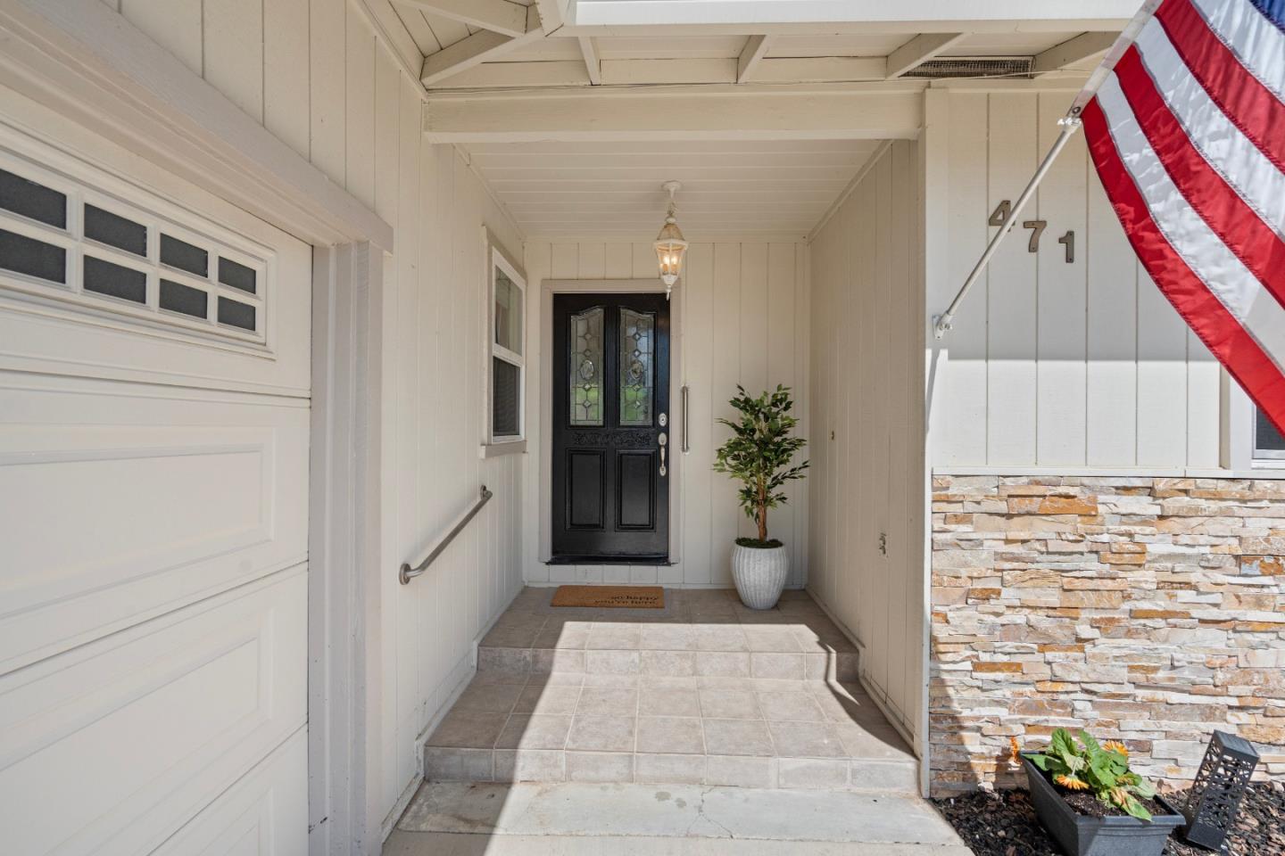 Detail Gallery Image 3 of 39 For 471 Marks Dr, Hollister,  CA 95023 - 3 Beds | 2 Baths