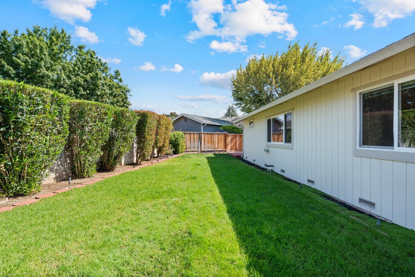 Detail Gallery Image 31 of 39 For 471 Marks Dr, Hollister,  CA 95023 - 3 Beds | 2 Baths