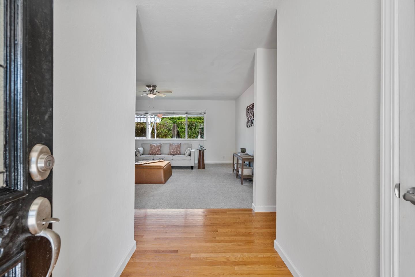 Detail Gallery Image 4 of 39 For 471 Marks Dr, Hollister,  CA 95023 - 3 Beds | 2 Baths