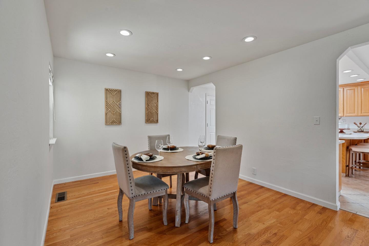 Detail Gallery Image 6 of 39 For 471 Marks Dr, Hollister,  CA 95023 - 3 Beds | 2 Baths