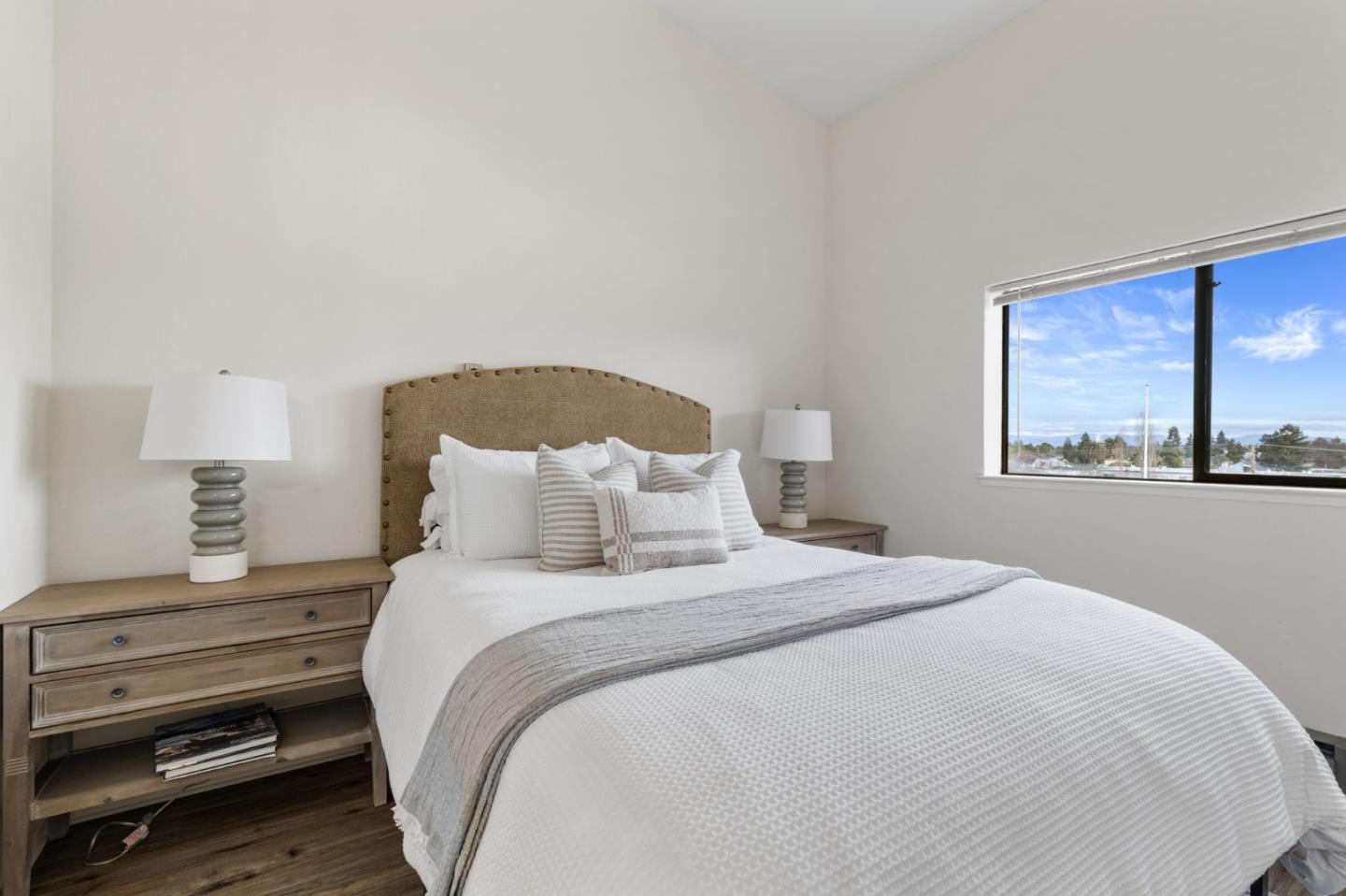 Detail Gallery Image 10 of 15 For 1090 Main St #401,  Redwood City,  CA 94063 - 2 Beds | 1/1 Baths