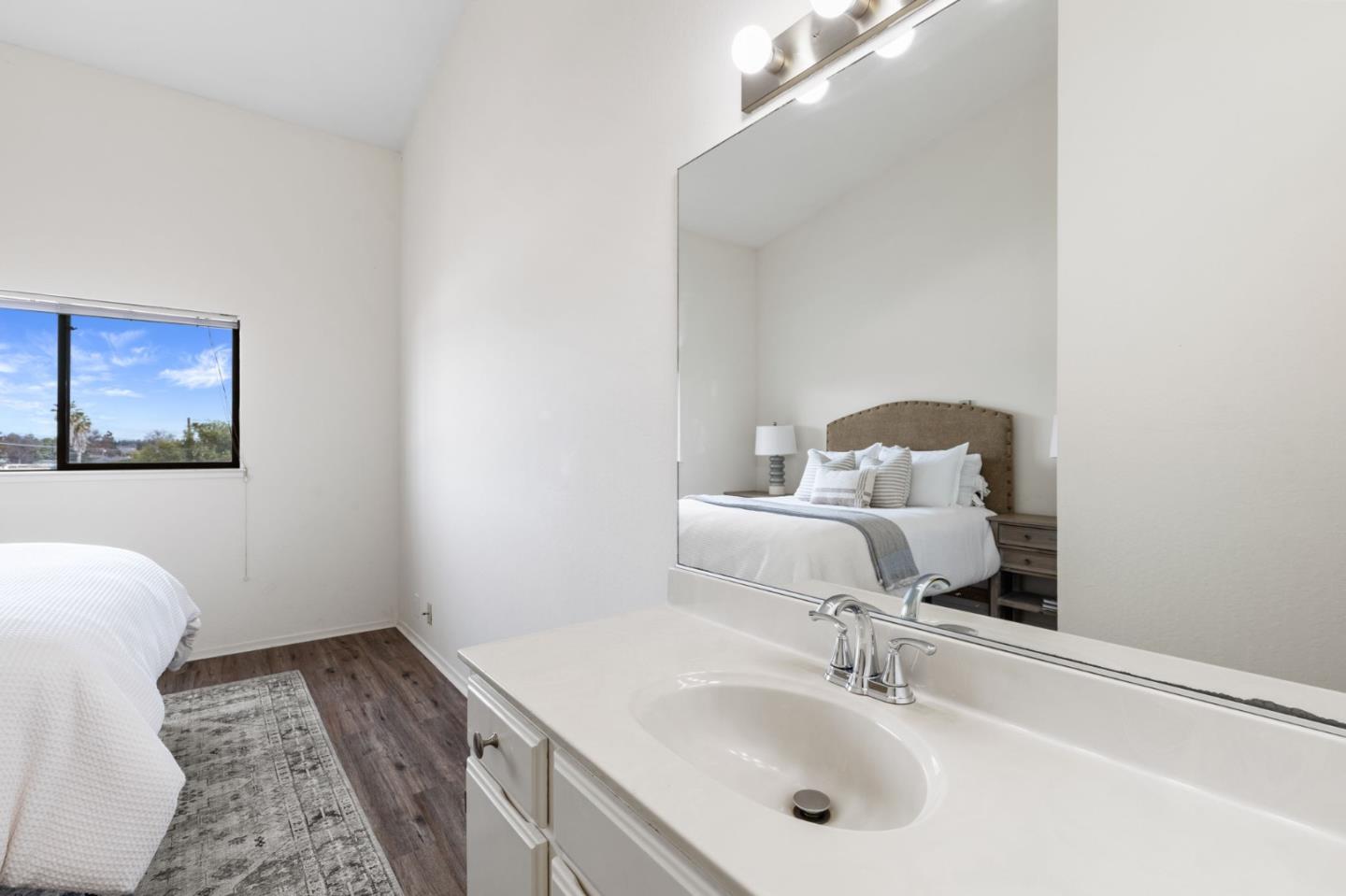 Detail Gallery Image 11 of 15 For 1090 Main St #401,  Redwood City,  CA 94063 - 2 Beds | 1/1 Baths