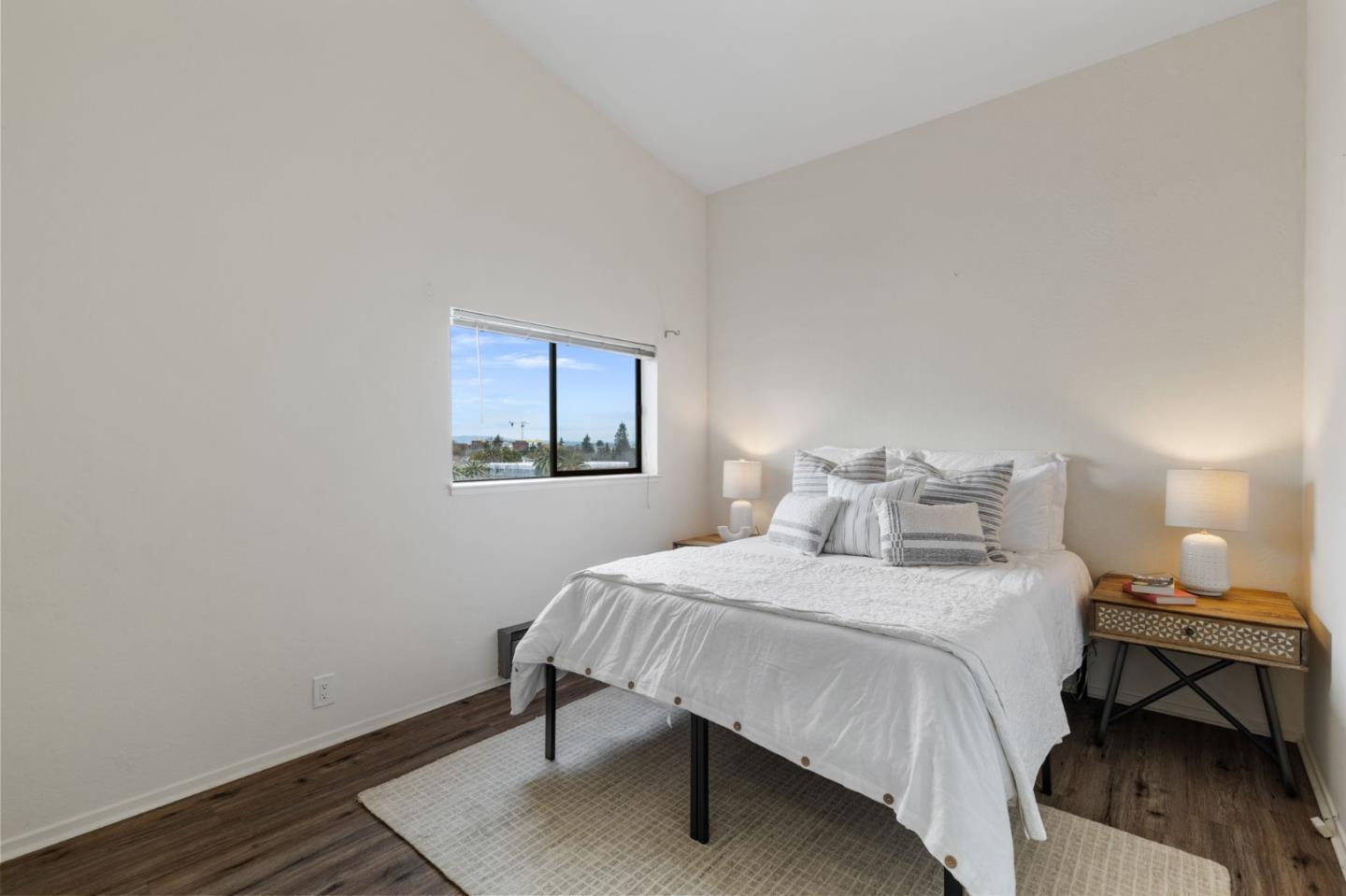Detail Gallery Image 13 of 15 For 1090 Main St #401,  Redwood City,  CA 94063 - 2 Beds | 1/1 Baths