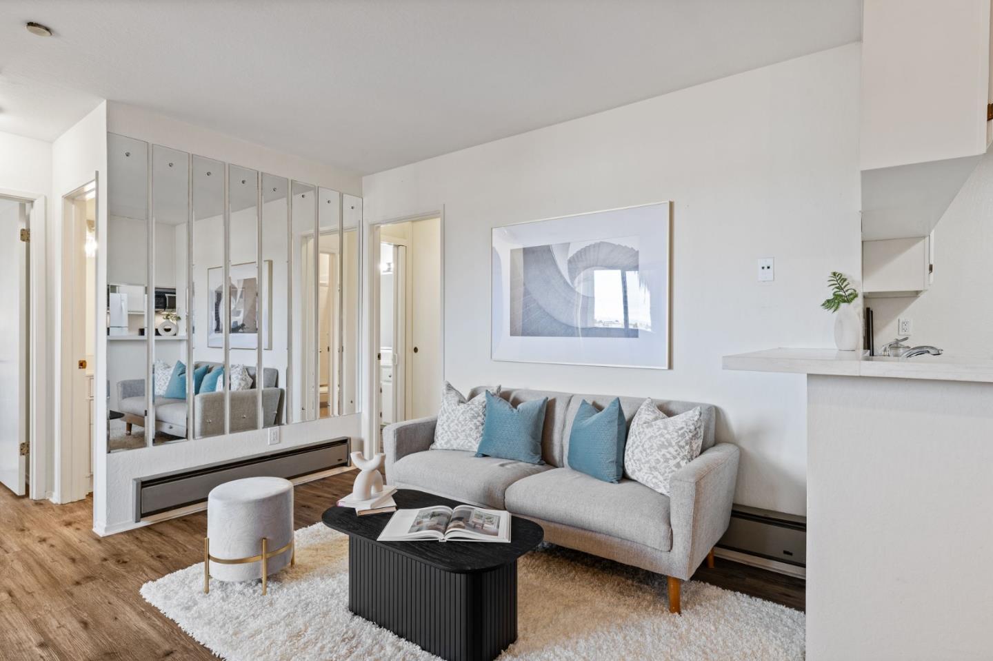 Detail Gallery Image 4 of 15 For 1090 Main St #401,  Redwood City,  CA 94063 - 2 Beds | 1/1 Baths