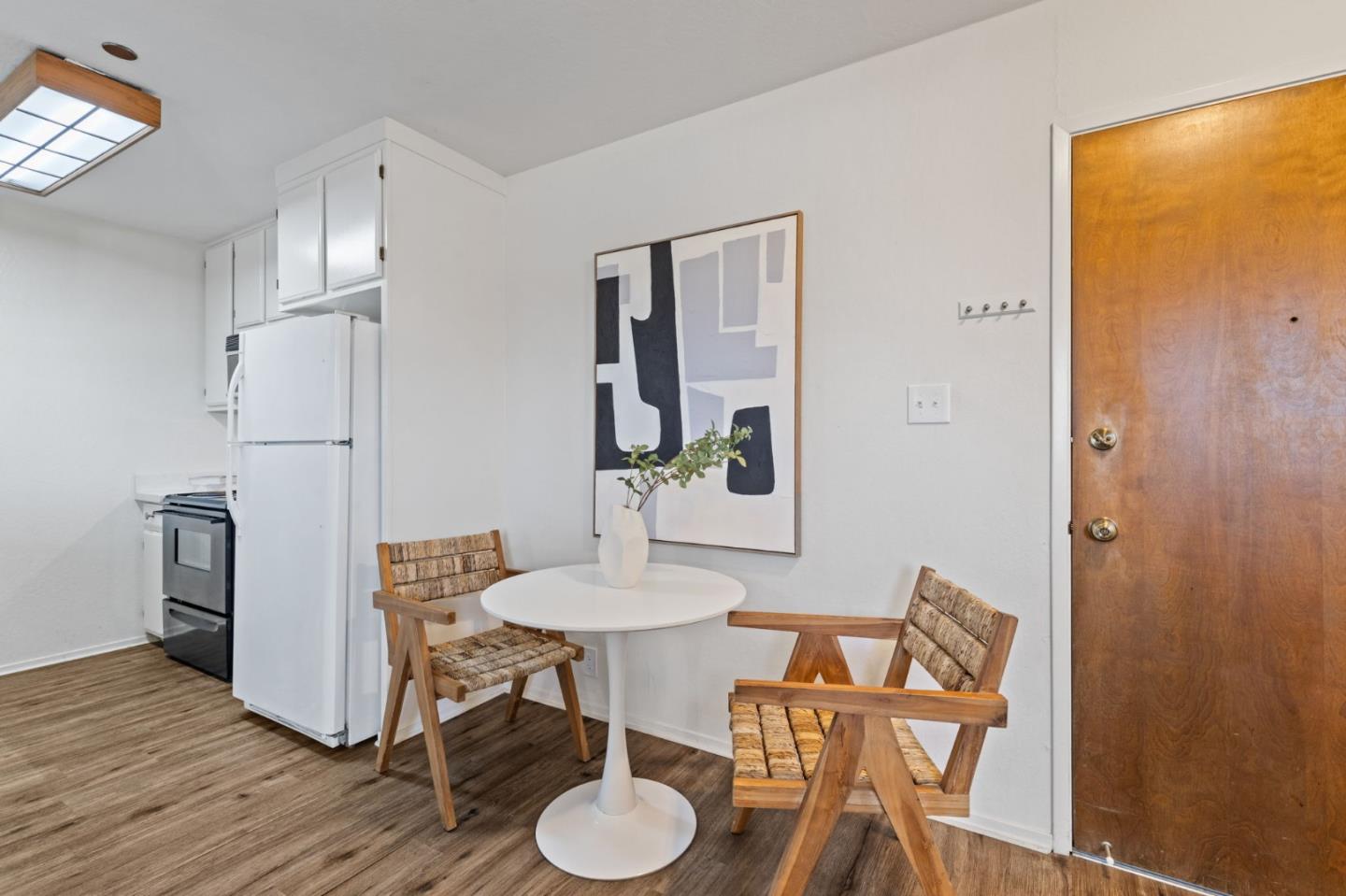 Detail Gallery Image 5 of 15 For 1090 Main St #401,  Redwood City,  CA 94063 - 2 Beds | 1/1 Baths