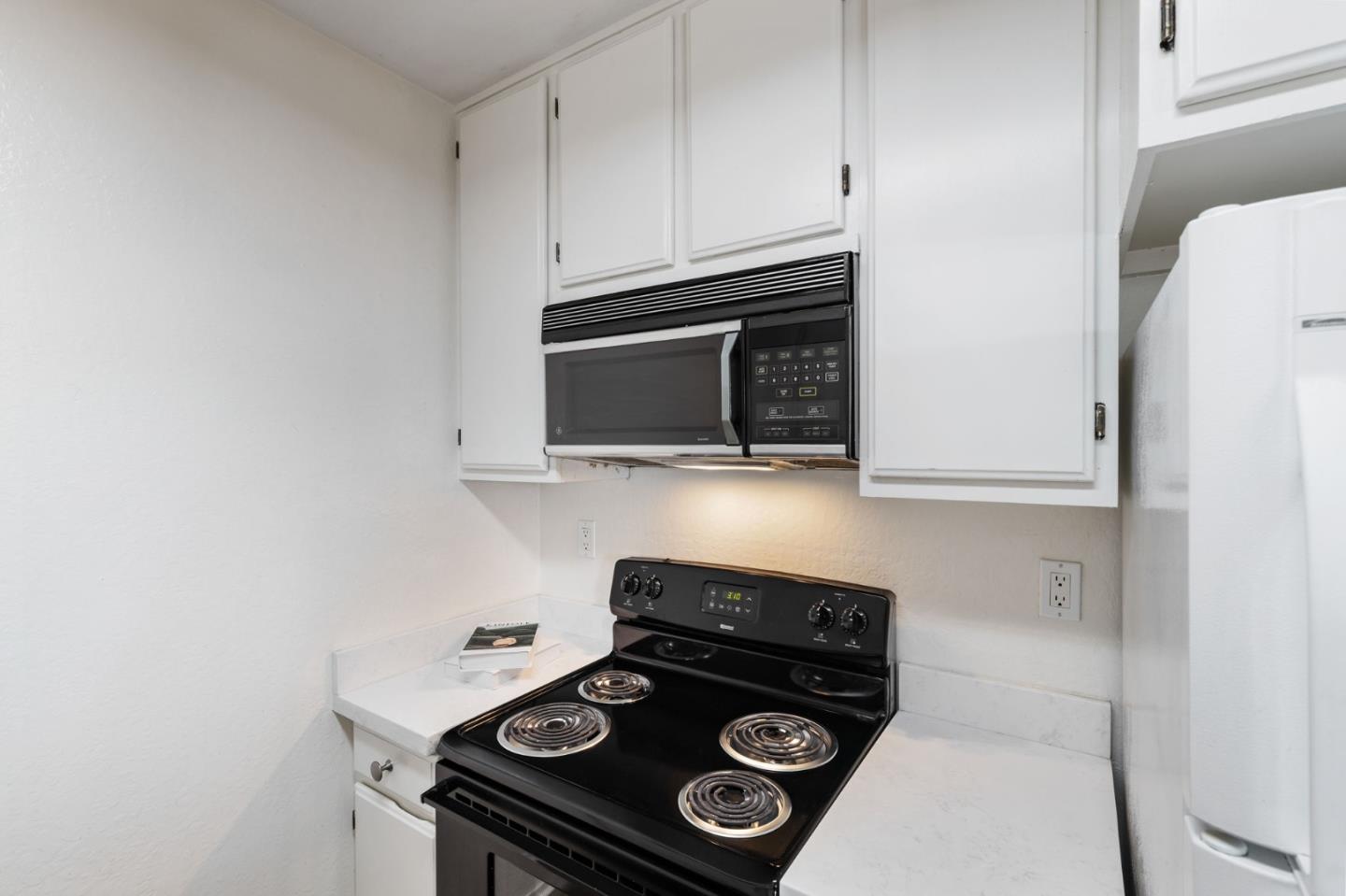 Detail Gallery Image 7 of 15 For 1090 Main St #401,  Redwood City,  CA 94063 - 2 Beds | 1/1 Baths