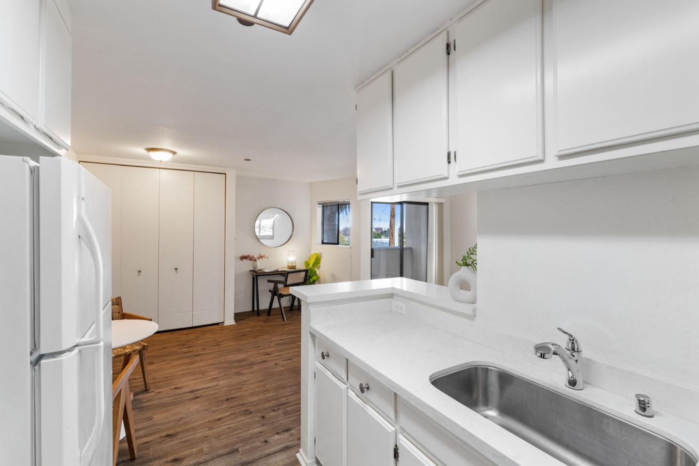 Detail Gallery Image 8 of 15 For 1090 Main St #401,  Redwood City,  CA 94063 - 2 Beds | 1/1 Baths