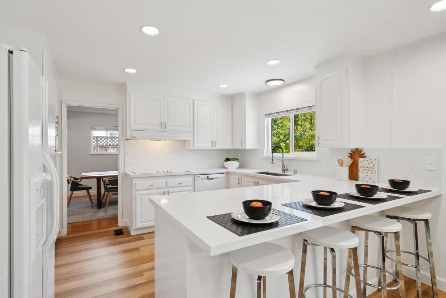 Detail Gallery Image 7 of 25 For 2538 Custer Dr, San Jose,  CA 95124 - 5 Beds | 2/1 Baths