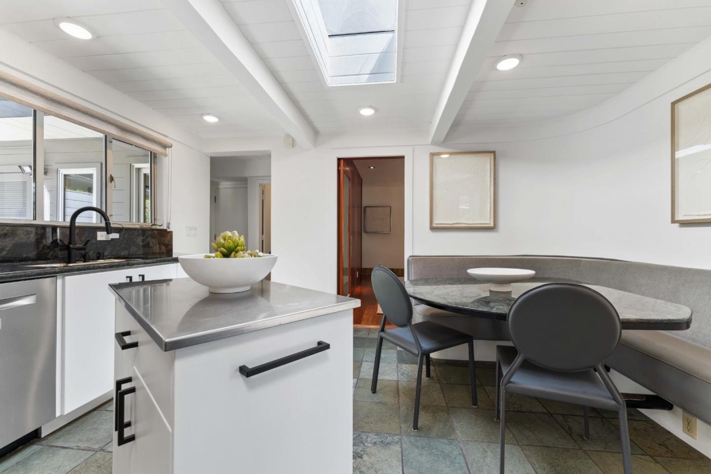 Detail Gallery Image 19 of 40 For 705 Evergreen St, Menlo Park,  CA 94025 - 5 Beds | 3/1 Baths