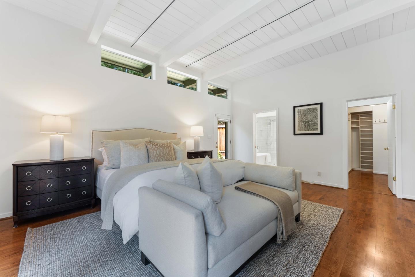 Detail Gallery Image 22 of 40 For 705 Evergreen St, Menlo Park,  CA 94025 - 5 Beds | 3/1 Baths