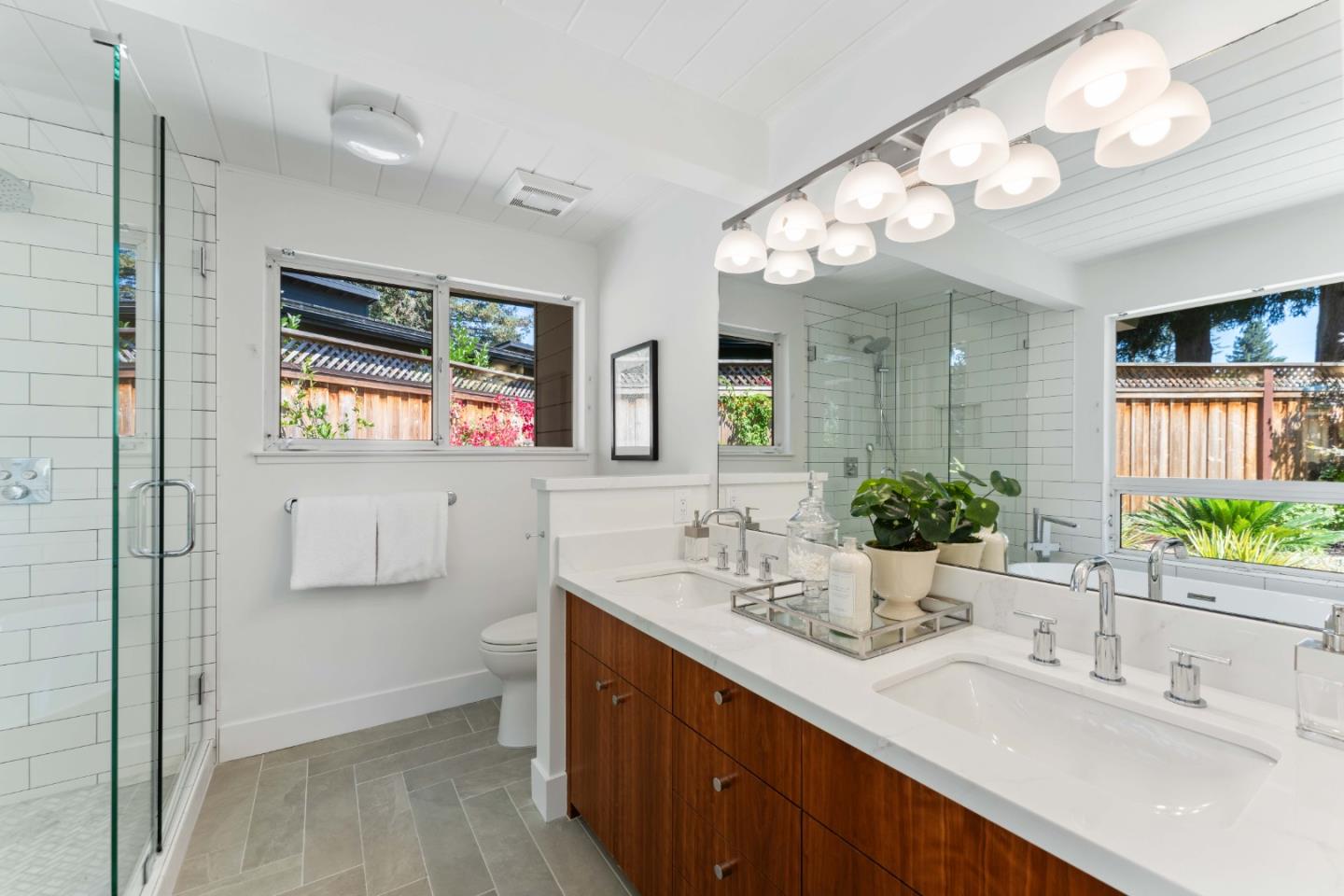 Detail Gallery Image 23 of 40 For 705 Evergreen St, Menlo Park,  CA 94025 - 5 Beds | 3/1 Baths