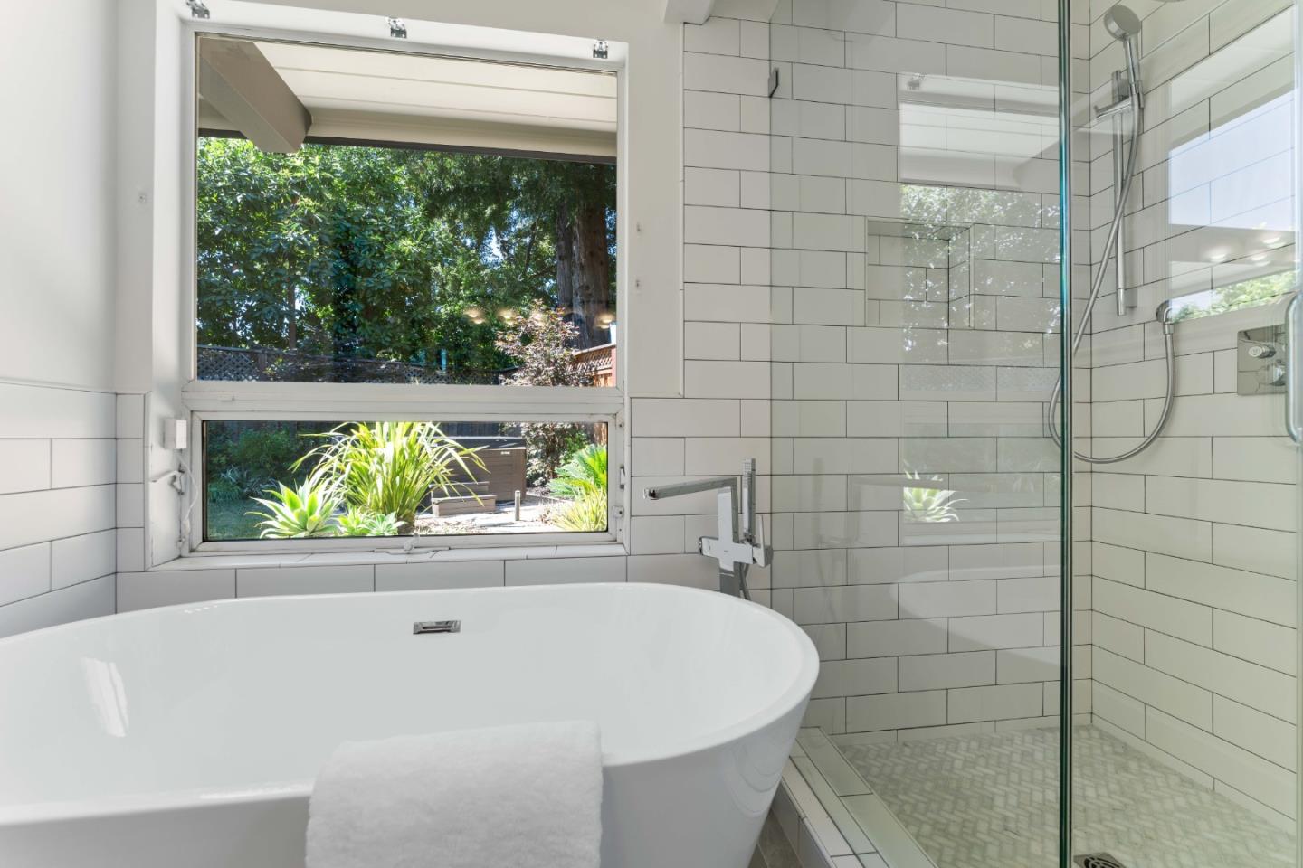 Detail Gallery Image 24 of 40 For 705 Evergreen St, Menlo Park,  CA 94025 - 5 Beds | 3/1 Baths