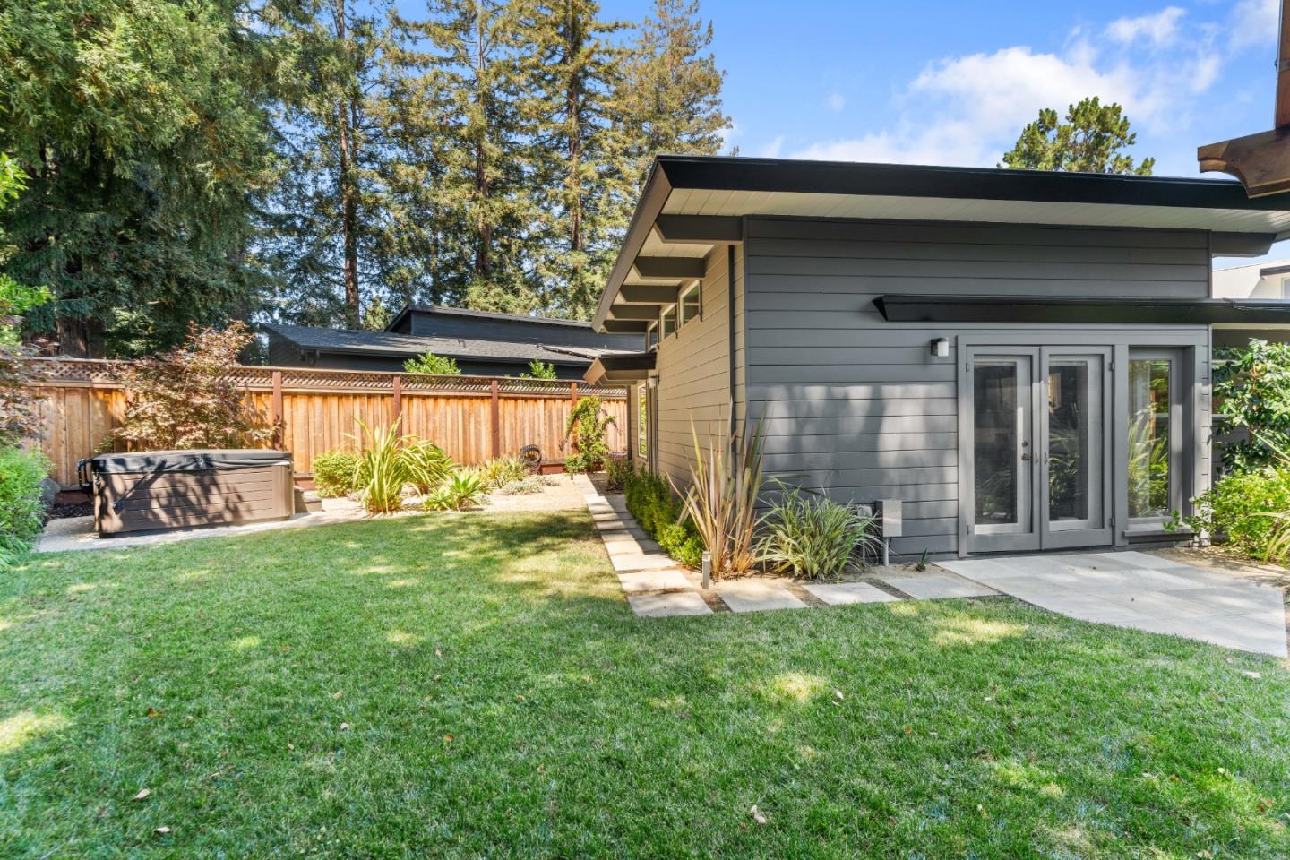 Detail Gallery Image 39 of 40 For 705 Evergreen St, Menlo Park,  CA 94025 - 5 Beds | 3/1 Baths